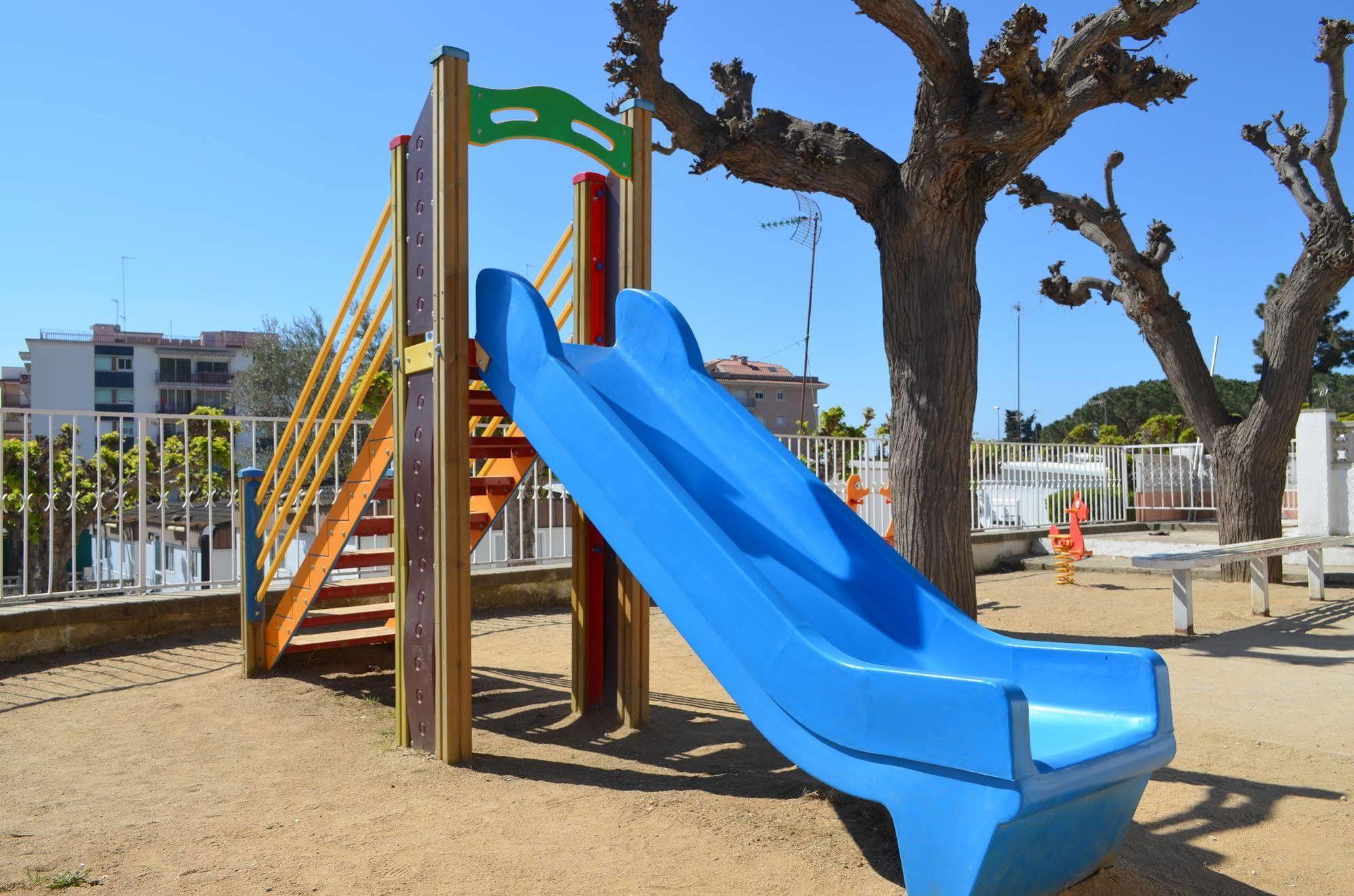Camping Victoria Canet De Mar Exterior photo